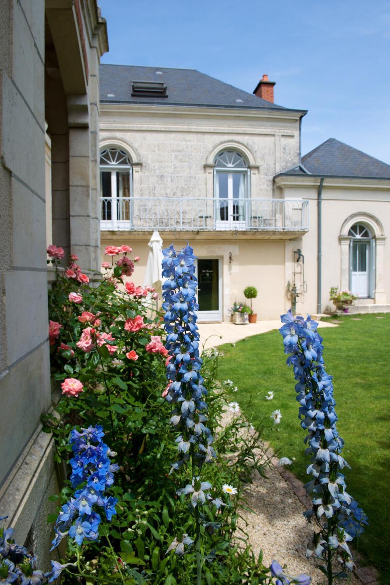 La Roseraie Neuville-de-Poitou Exterior photo