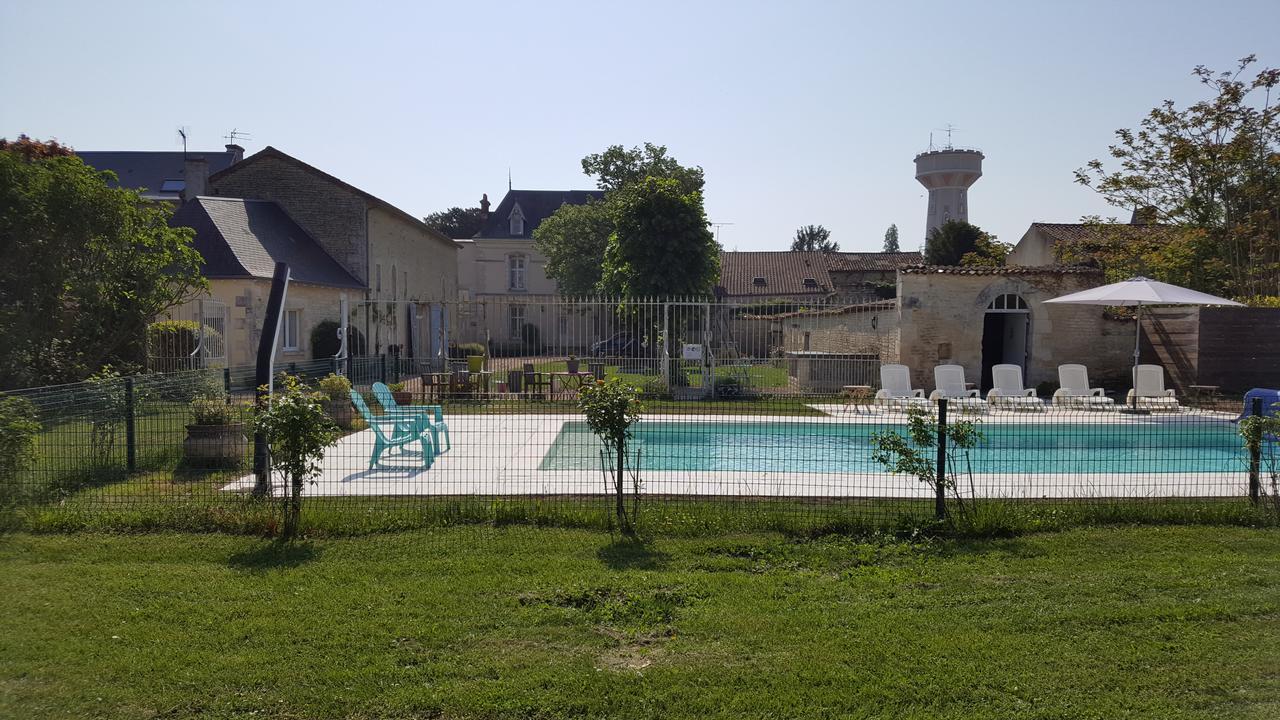La Roseraie Neuville-de-Poitou Exterior photo